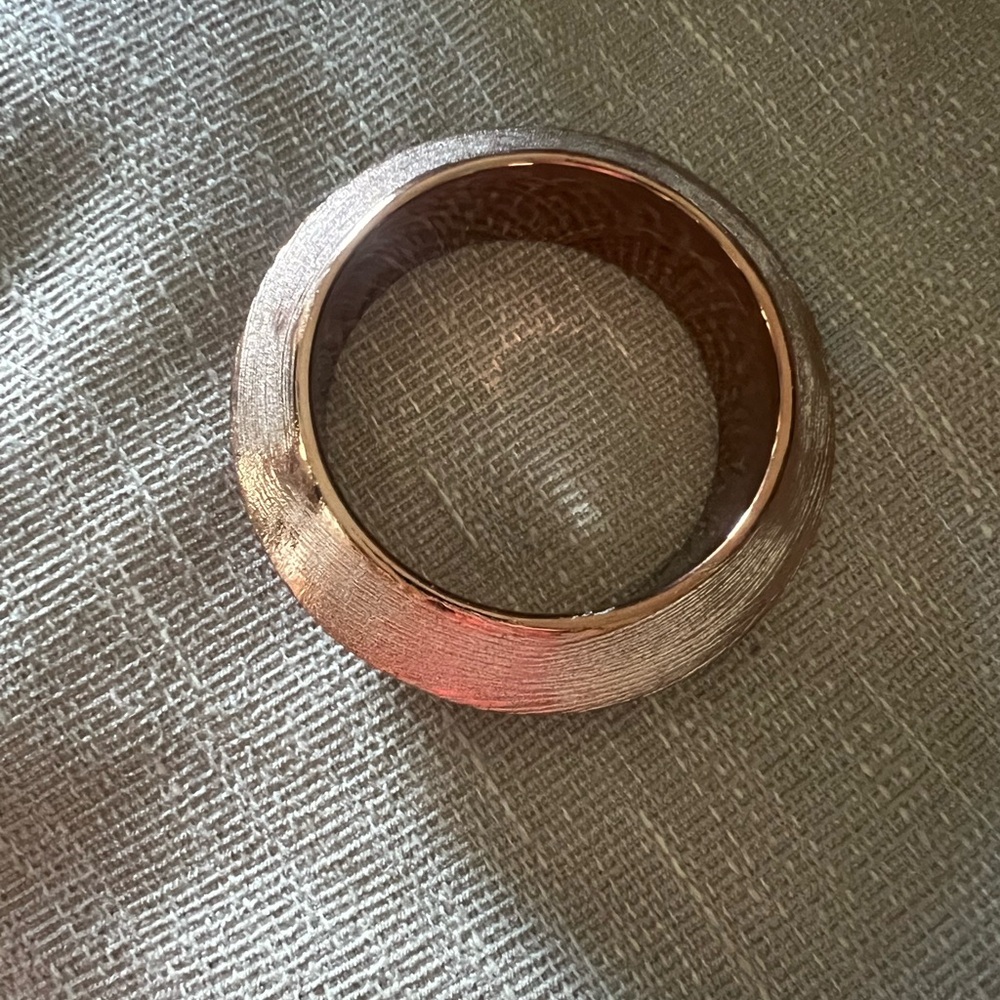 Rose gold plastic bracelet